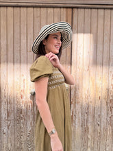 Cargar imagen en el visor de la galería, VESTIDO MIDI KHAKI