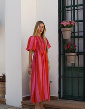 Cargar imagen en el visor de la galería, VESTIDO FRUNCIDO FUCSIA
