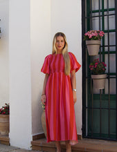 Cargar imagen en el visor de la galería, VESTIDO FRUNCIDO FUCSIA
