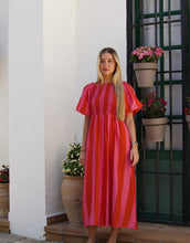 Cargar imagen en el visor de la galería, VESTIDO FRUNCIDO FUCSIA
