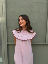 Cargar imagen en el visor de la galería, Vestido Cuello Rosa
