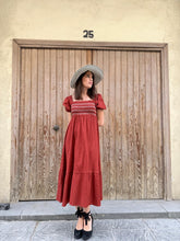 Cargar imagen en el visor de la galería, VESTIDO MIDI TEJA
